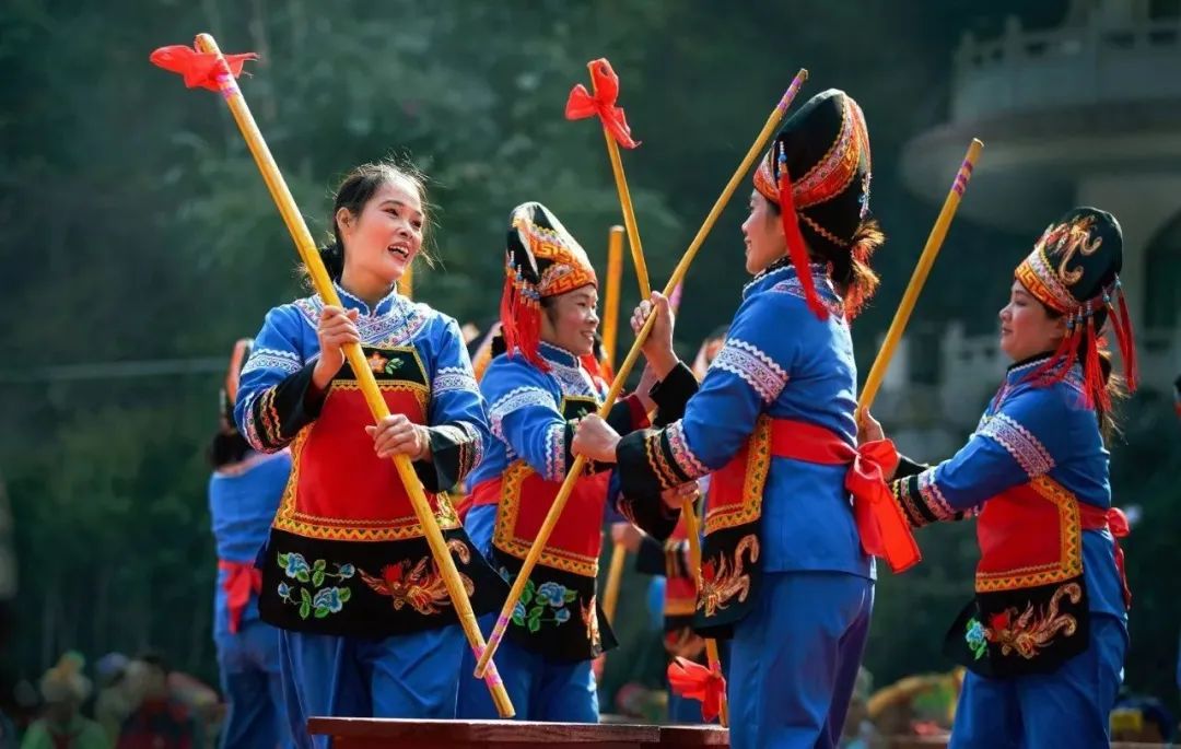 壮族三月三独有的仪式感壮乡风情,向外国人介绍广西壮族三月三民俗