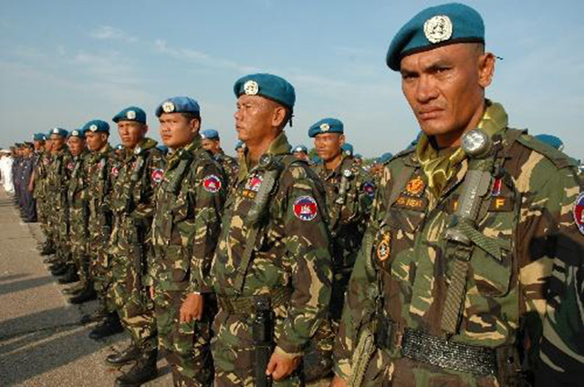 柬埔寨洪森为什么对国王那么尊重,洪森评论柬中友谊