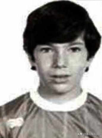 球星儿时的视频,球星童年旧照对比