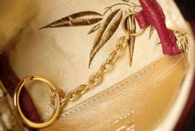 鼠年的女人买什么色的包包好,大牌鼠年限量款包包