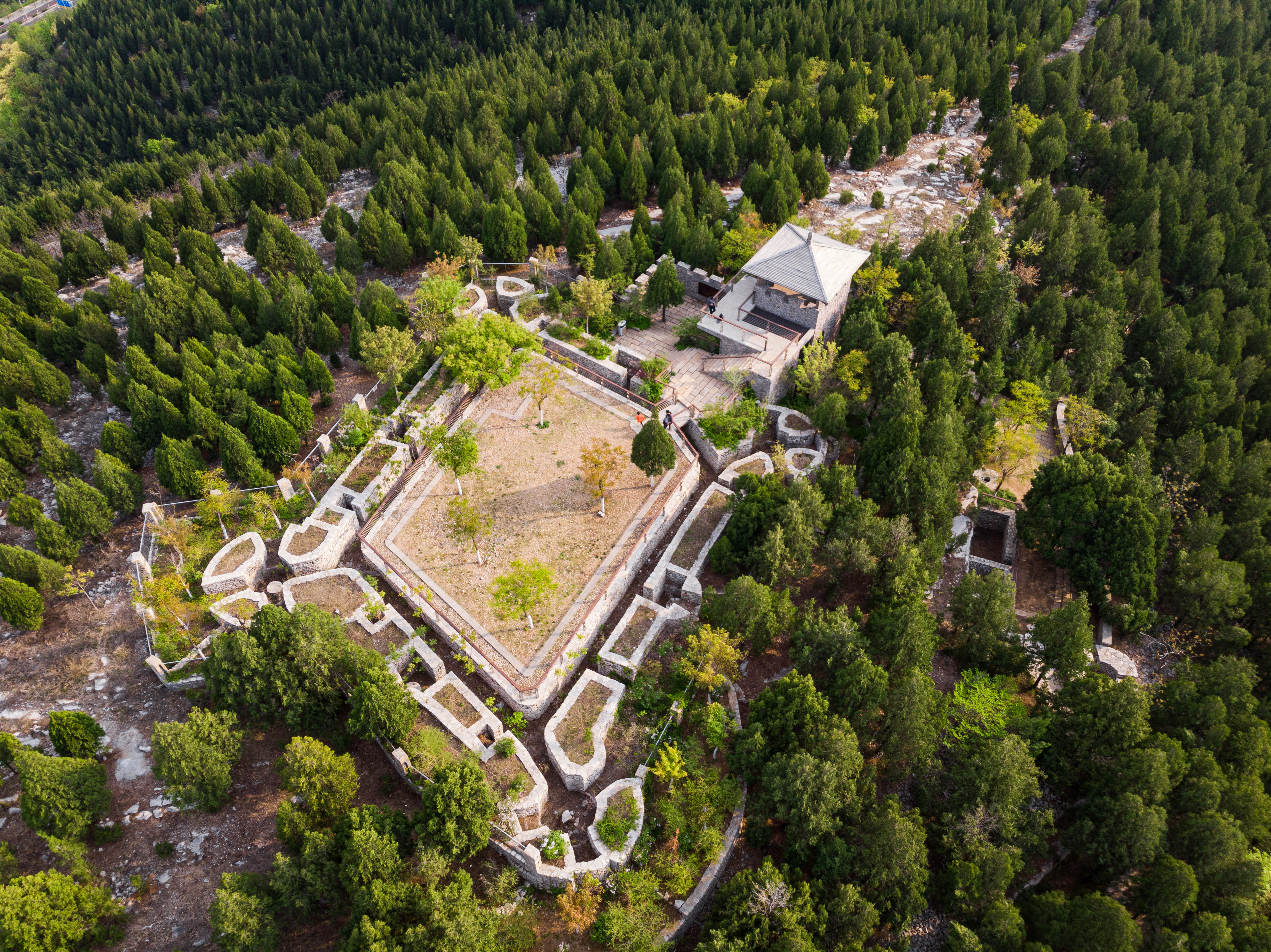 济南周围城市看海的好地方,济南有个生态绿肺秋色斑斓惹人醉
