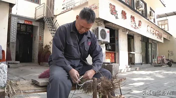 老式扫帚手工,老手艺扎扫帚