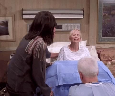 女人生孩子过程中,这个动作看似寻常,实则十分危险