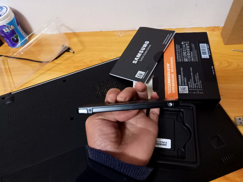 联想小新310-15ikb手动增加固态硬盘和内存条教程。