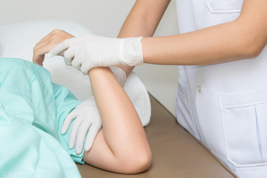 治疗中风后遗症走路打圈有效方法,中风后矫正腿画圈