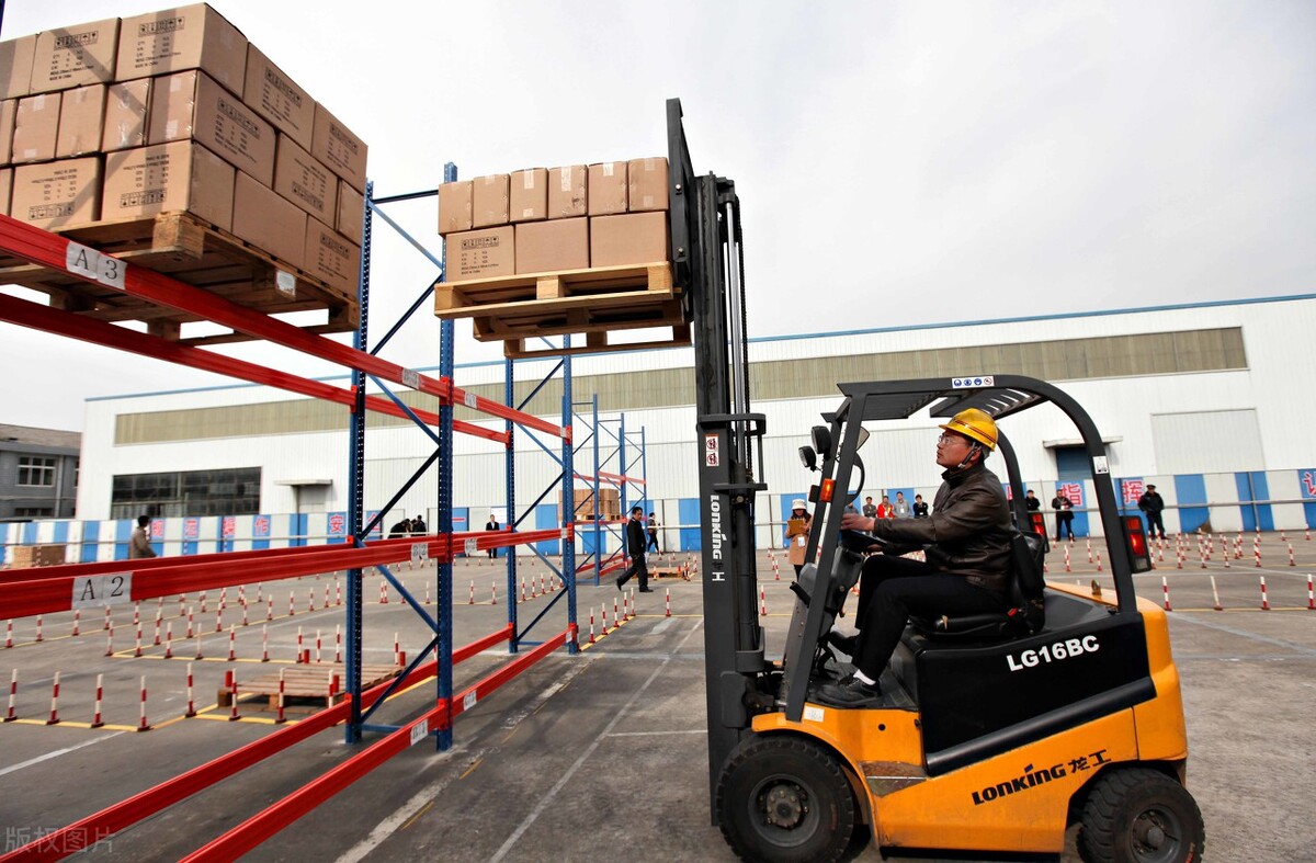 学叉车费用是多少考证要多久重庆,学叉车学费多少去哪里好