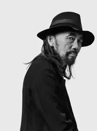 服装设计师有名人物,服装设计顶级设计师