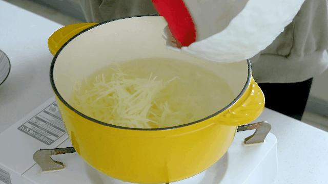 凉拌酸辣土豆丝的家常做法,凉拌酸辣土豆丝用香醋还是陈醋