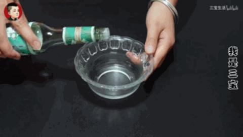 往脚上涂花露水会怎么样,花露水喷脚上有什么用