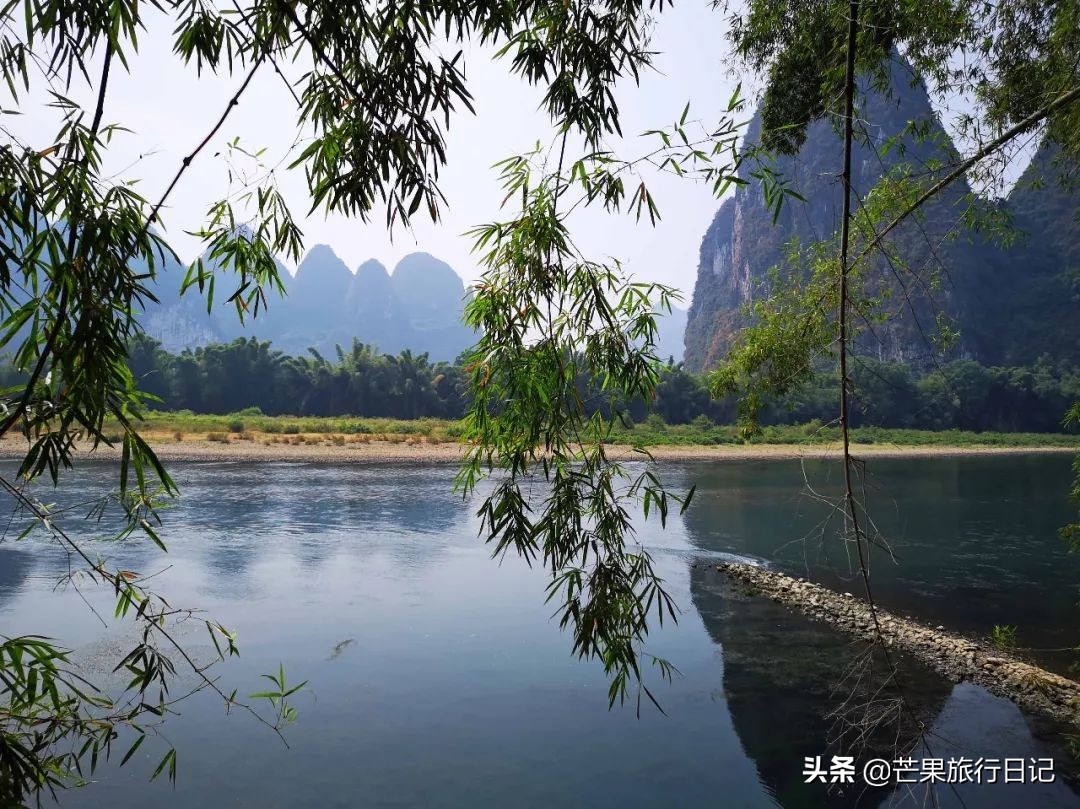 桂林阳朔漓江边风景,桂林漓江阳朔风景名胜区