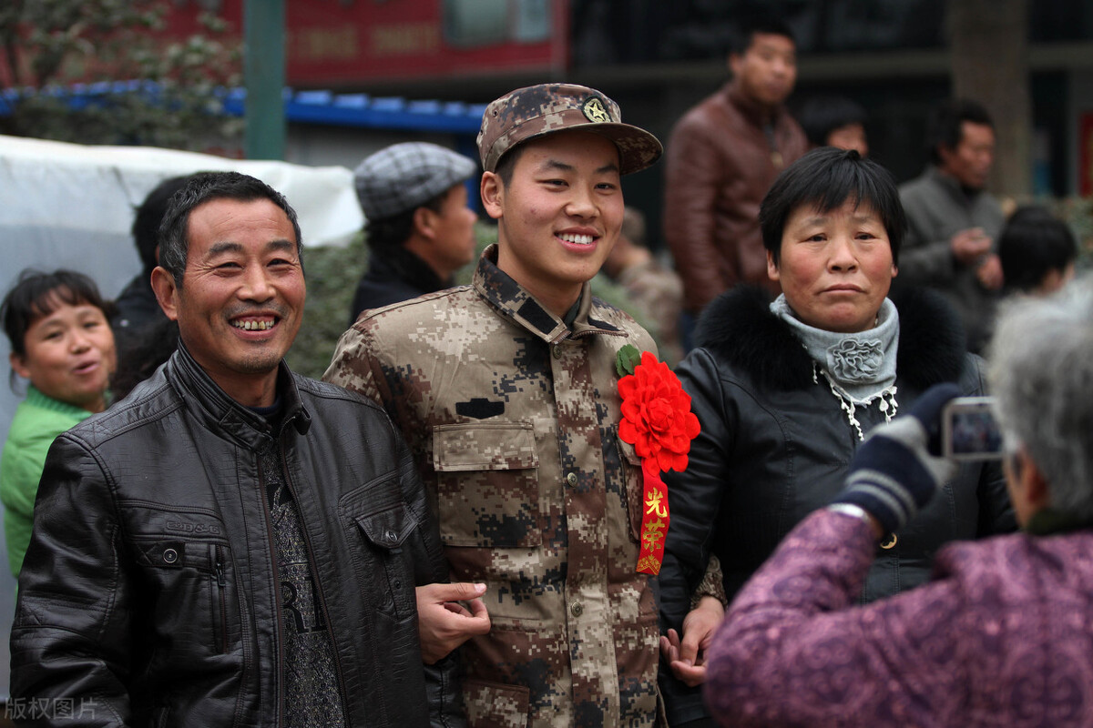 高中文凭当兵不能超过多少岁,高中毕业当兵有什么忠告