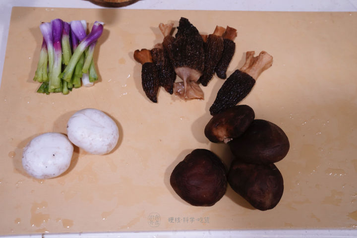 煎牛排爆油怎么办,煎牛排放黑胡椒容易糊吗