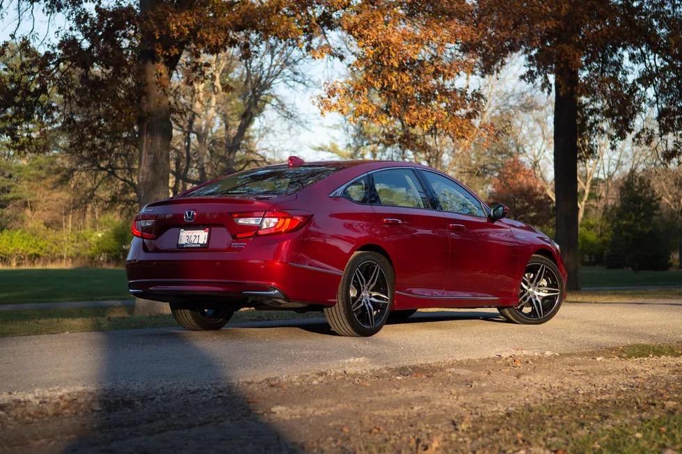 雅阁2021款和2022款有什么不同,本田雅阁2021款1.5t中配落地价