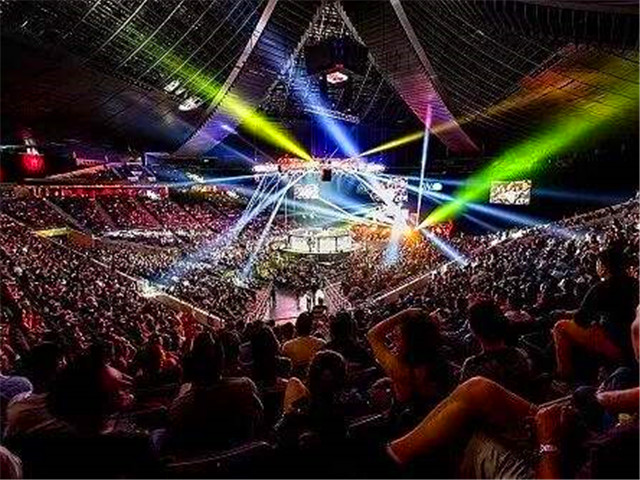 学拳两月，大学生参赛被冠军拳手击倒后离世，是否需要有人担责？