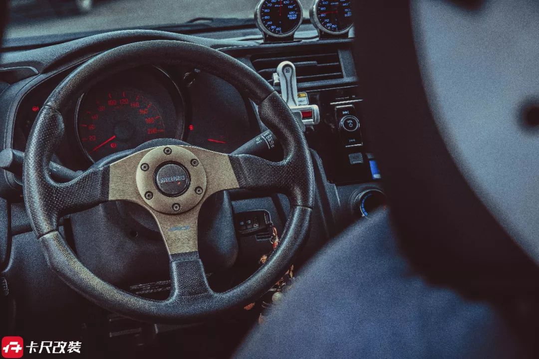 白色本田飞度潮享版怎么改装好看,7万买飞度60万改装