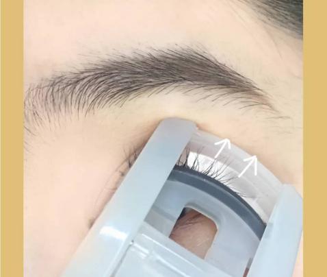 睫毛夹一下就掉了,睫毛夹一会就塌了