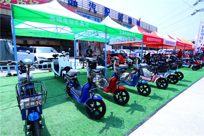 为了带老伴出去游玩方便两千多买了一辆两轮电动车