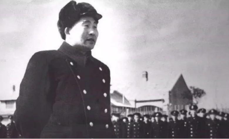 毛主席去青岛视察,顺便去肖劲光家做客:让你夫人做个苦瓜炒鸭子