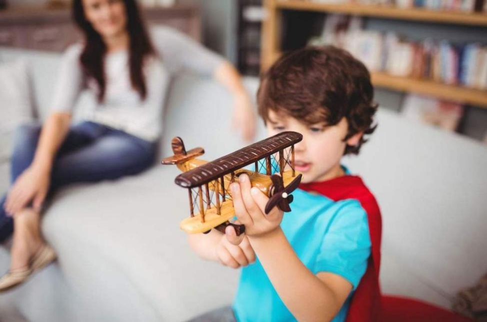 9岁男孩反复呕吐怎么回事,8岁男孩一直呕吐怎么办