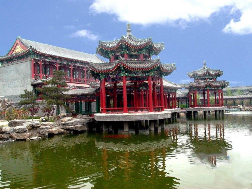 山西运城市一个县，因汉武帝得名，境内有“中华宰相村”