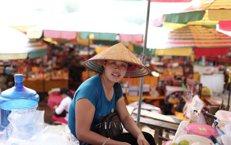 来中越边界做大生意赚大钱的越南阿妹靓靓闷声发财！