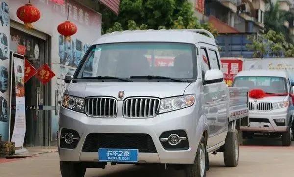 金杯s22双排微卡和t32对比,金杯t32微卡小货车限重是多少