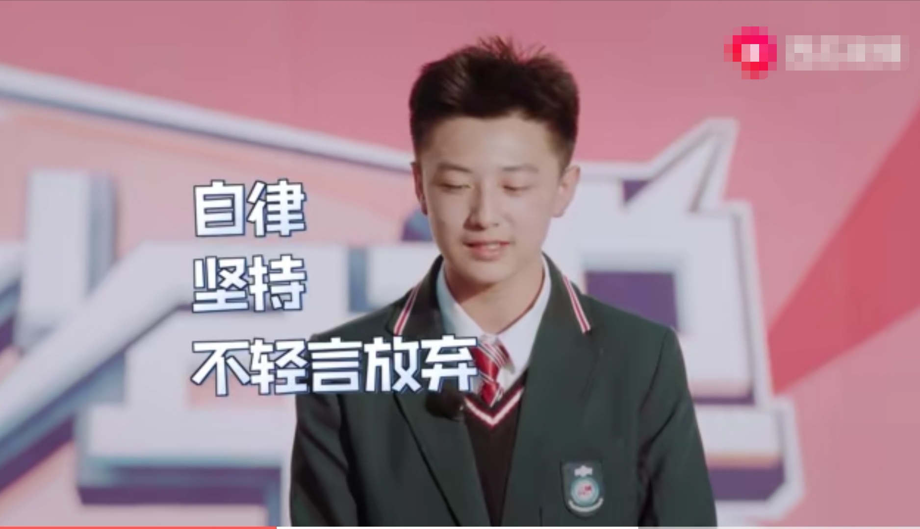 直男儿子调侃妈妈微胖，减肥三分钟热度，妈妈一句话，少年惨败