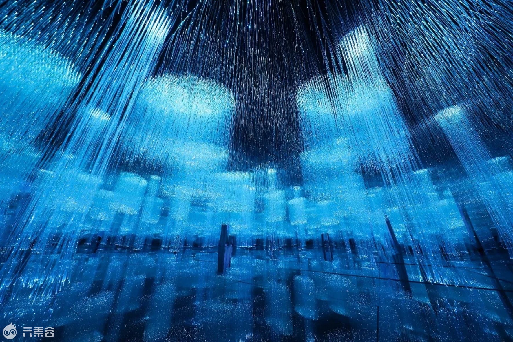 「小黑瓶」的奇幻沉浸体验展