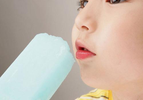 姐姐坑弟弟黄瓜变雪糕,姐姐套路弟弟视频