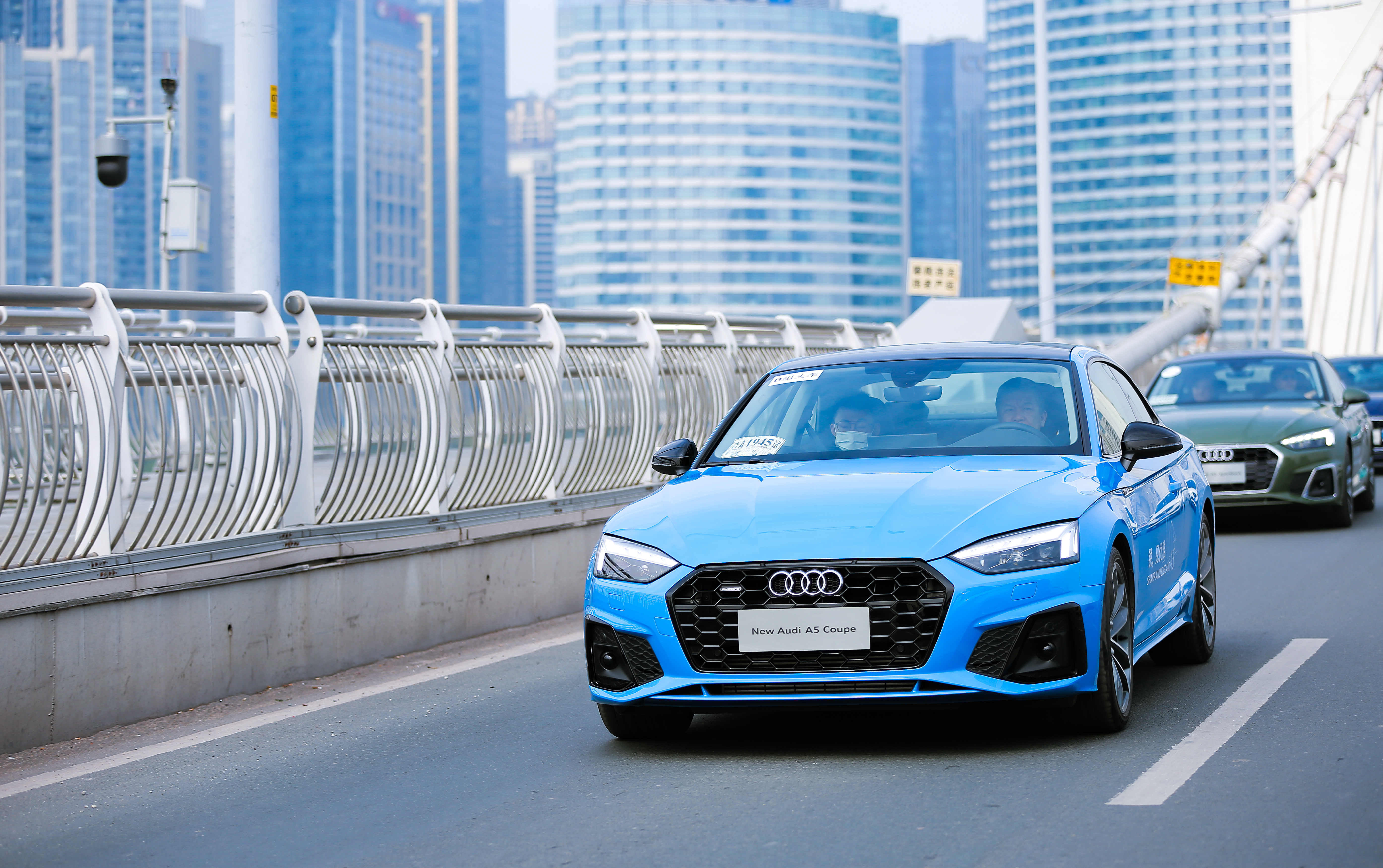 新奥迪a52017款,试驾新奥迪a5蓝色