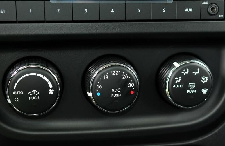 亲戚的自由客8万多卖给我,这个价格合适吗?