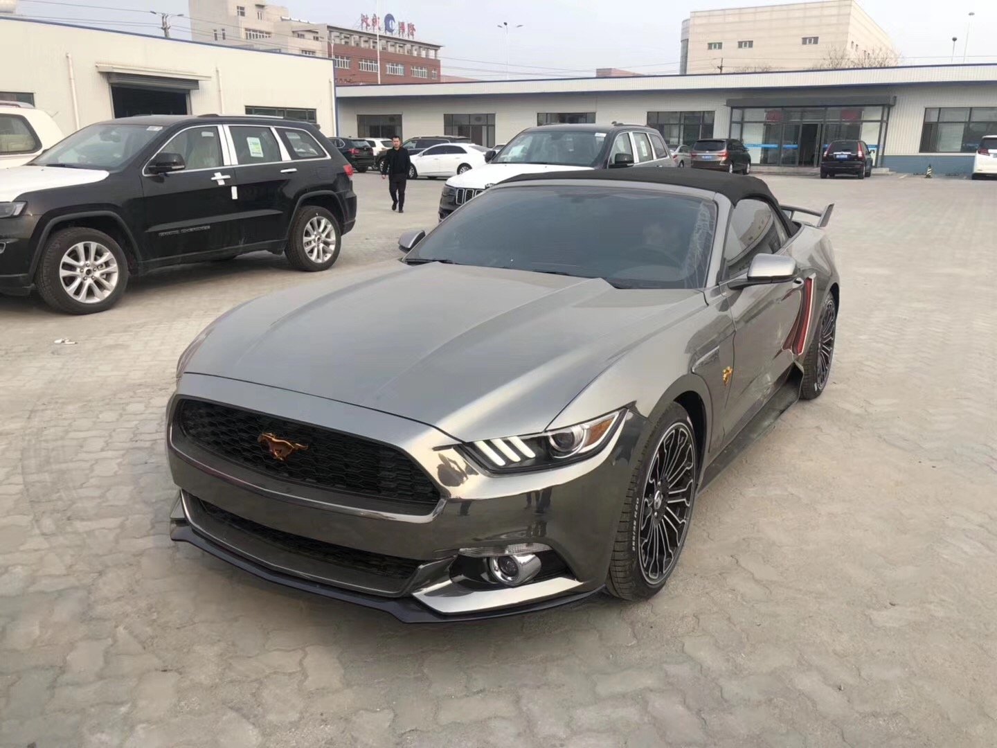 福特野马敞篷版2.3t平行进口,2023款福特野马硬顶敞篷版