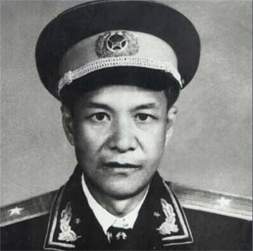 这位江姓少将成就大：手下出了一位上将，两位军区司令员