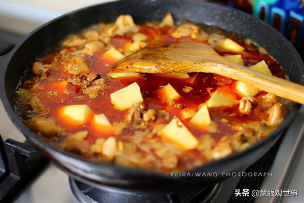 《侯卫东*场官**笔记》和《侯海洋基层风云》中的烧鸡公