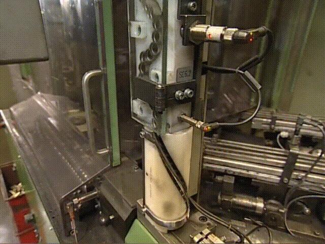 干电池由什么材料做成,电池聚能环优缺点