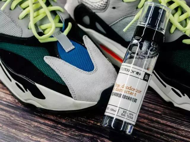 “脚臭”最怕脱鞋尴尬？随身带瓶鞋袜除味喷雾，还你自信每一天