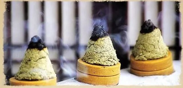 一到夏天,手上就长小水疱?汗疱疹别挑破,艾灸止痒防复发