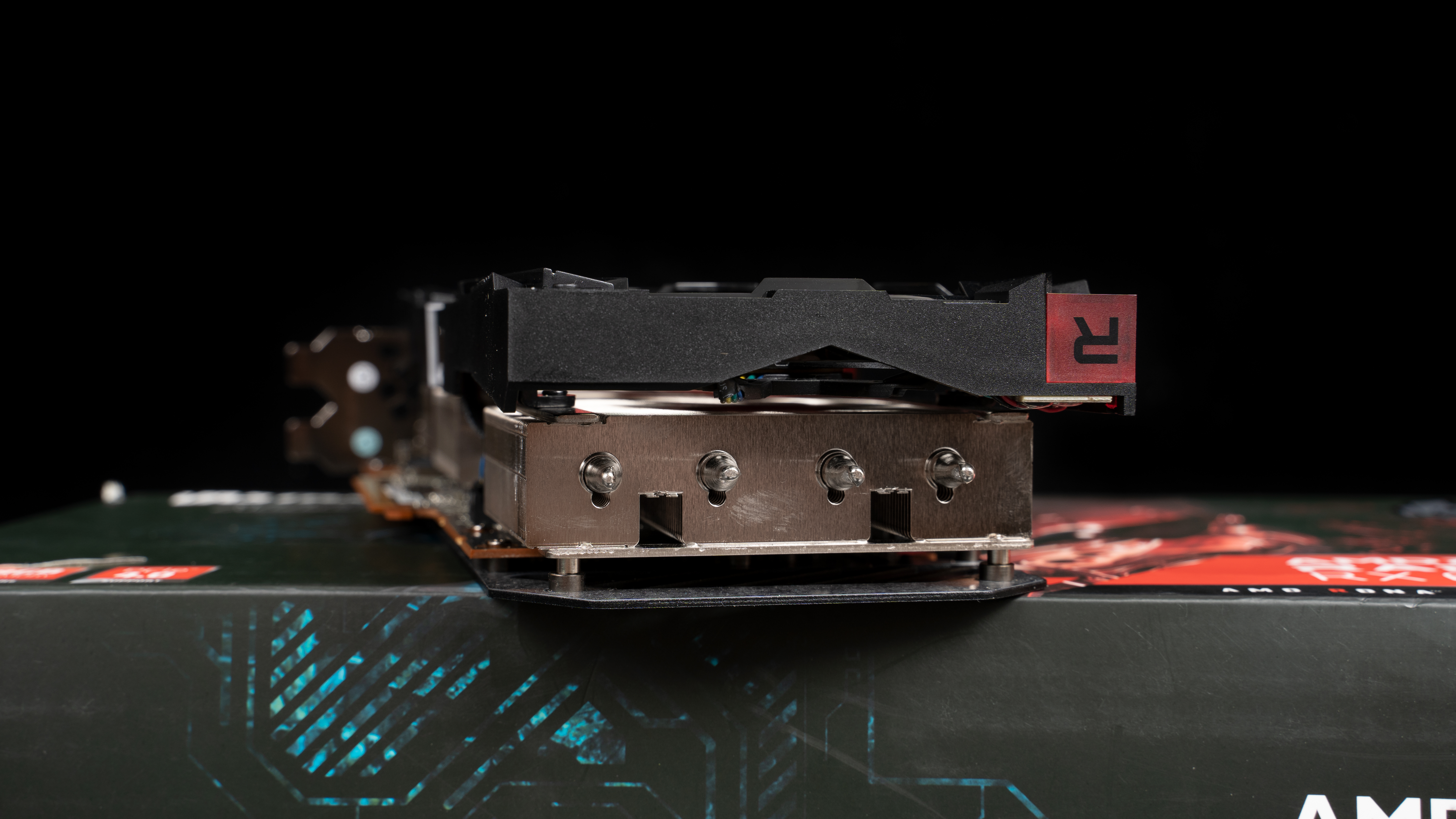 全新AIB厂商？瀚铠RX6600XT合金显卡+宙斯盾Z5开箱快测