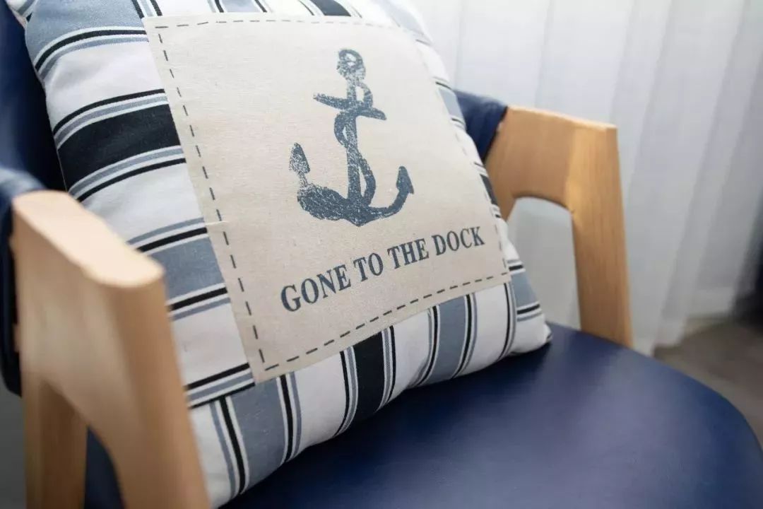 逃离城市躲进山野享受冬日暖阳,安静而美丽的渔村