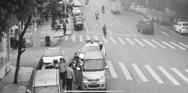 90年代抓奖风潮,2元摸奖抽摩托桑塔纳