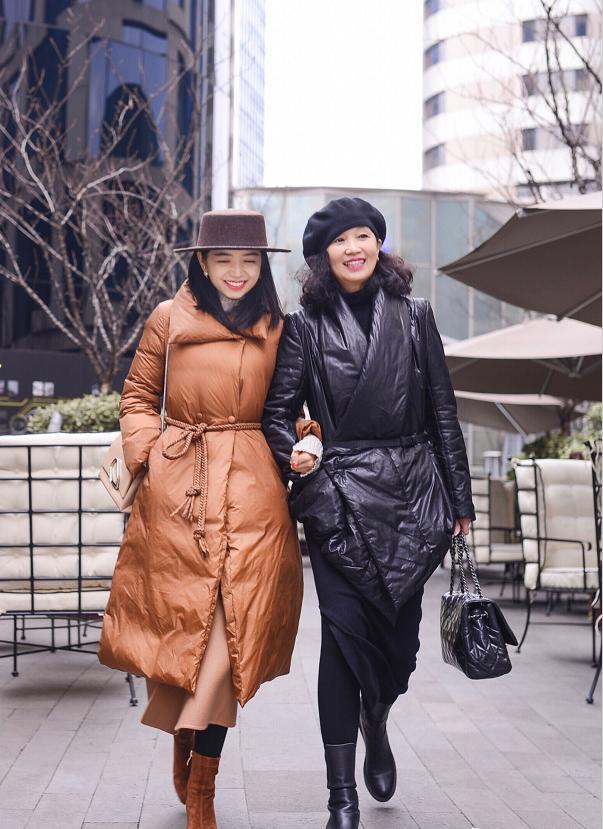 女人过了四十岁别穿大妈装,女人到了四十岁穿衣别太素