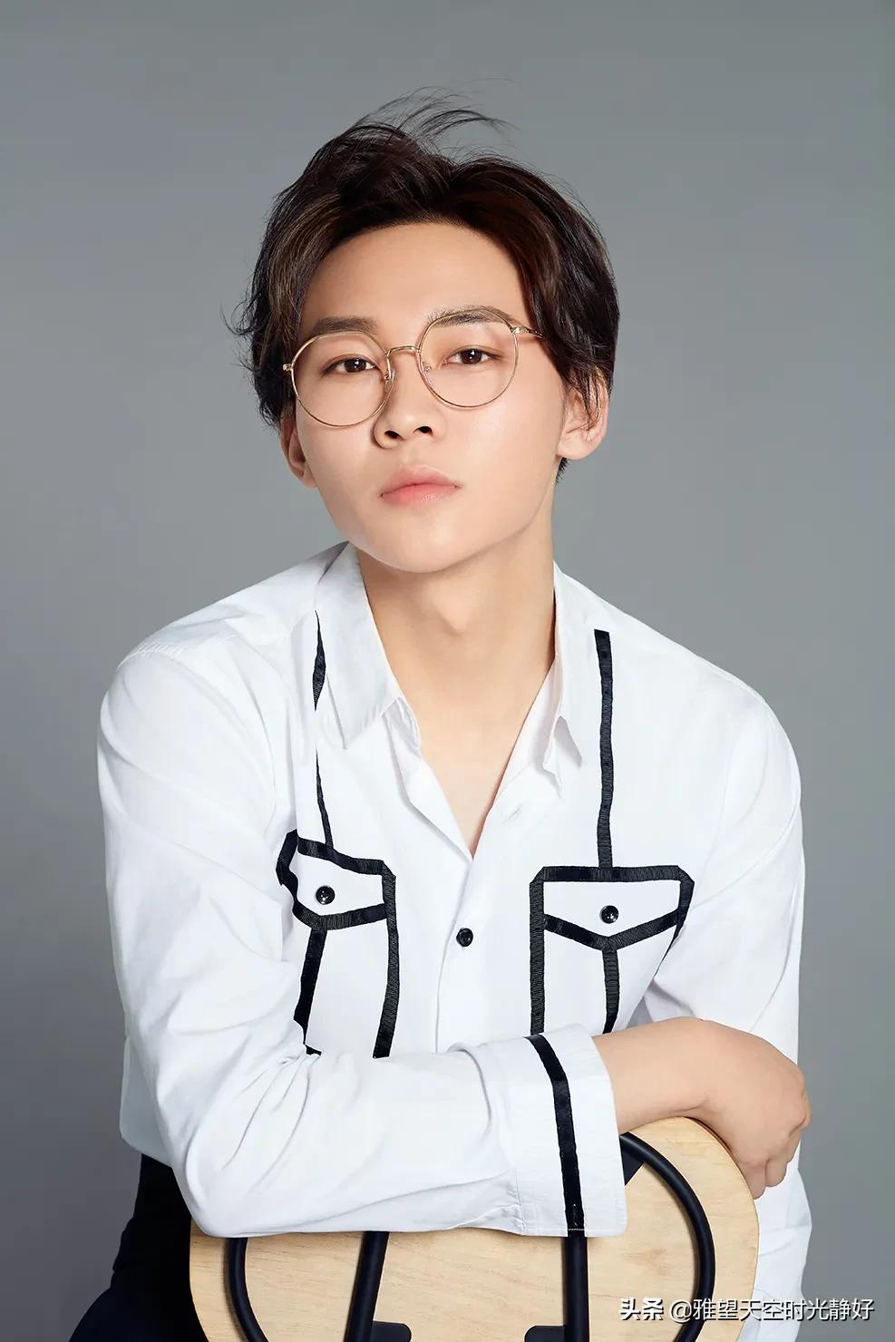 盘点国内男明星眼镜杀高清写真照斯文帅气沉稳内敛雅致贵气