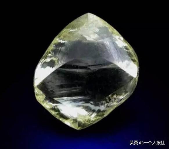 閽荤煶涔嬬編鍦ㄤ簬姘告亽,閽荤煶鍘熺煶琛ㄩ潰鐗瑰緛