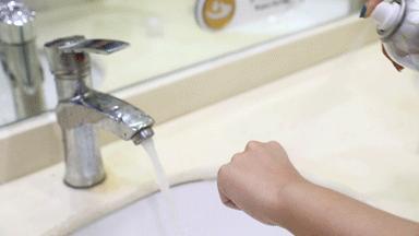 李佳琦推荐！每1秒卖出3瓶的防晒喷雾，清爽透气不闷痘