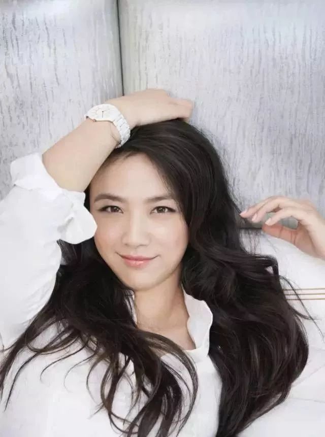 美物|佟丽娅、张钧甯都在戴的阿玛尼满天星，好看又百搭！太