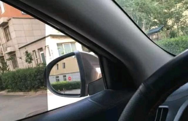 车膜太黑看不见反光镜怎么办,车膜晚上看不清后视镜