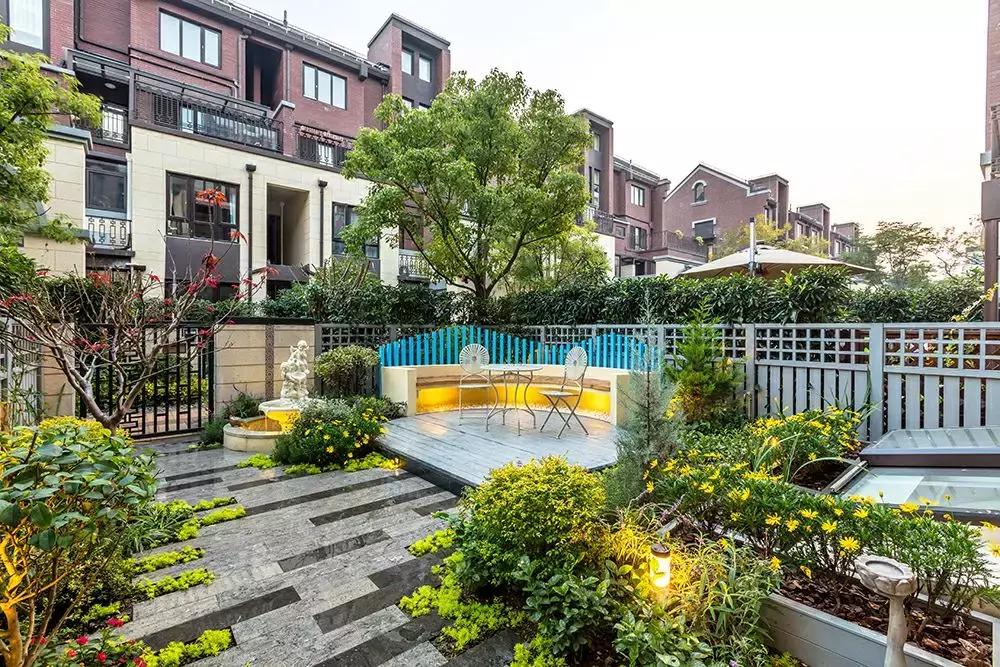 早晨深化设计研究院--住别墅的有钱人，都是如何规划自己院子的？