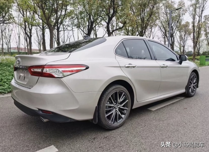 28岁了喜提新车凯美瑞,凯美瑞2.5g豪华版与迈腾330豪华