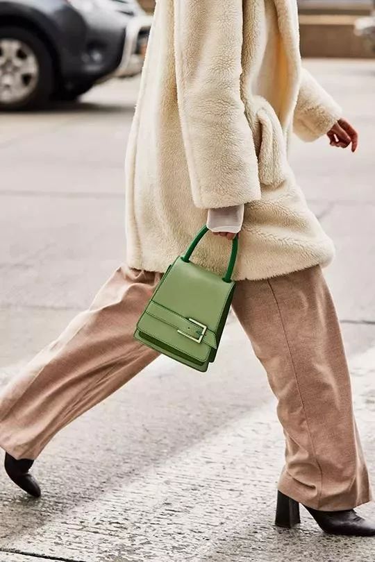 小ck最新款包多少钱,小ck性价比最高的包包