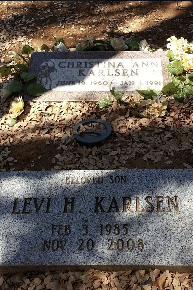 家人接连过世美国男子苦叹不幸，第二任妻子有怀疑，就雇了个侦探